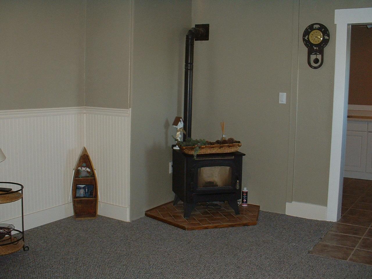 41 Knowles Road Outlook, WA 98938 - Photo 5 of 10 a living room with furniture and a fireplace
