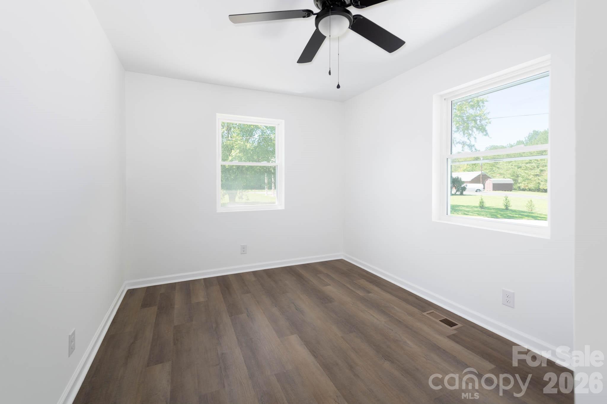108 South Little Texas Road Kannapolis, NC 28083 - Photo 10 of 18 an empty room with a window