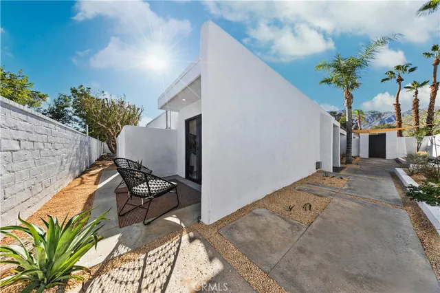 $1,128,000 | 1033 East Via Escuela, Palm Springs, CA 92262