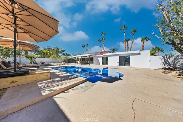 $1,128,000 | 1033 East Via Escuela, Palm Springs, CA 92262