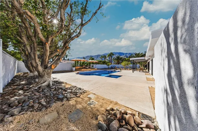 $1,128,000 | 1033 East Via Escuela, Palm Springs, CA 92262