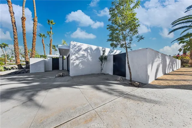 $1,128,000 | 1033 East Via Escuela, Palm Springs, CA 92262