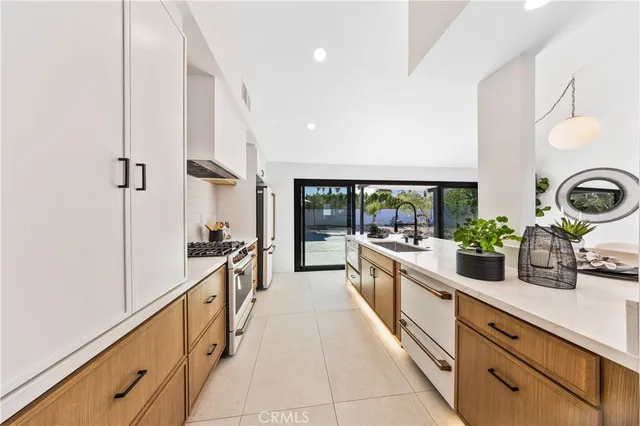 $1,128,000 | 1033 East Via Escuela, Palm Springs, CA 92262