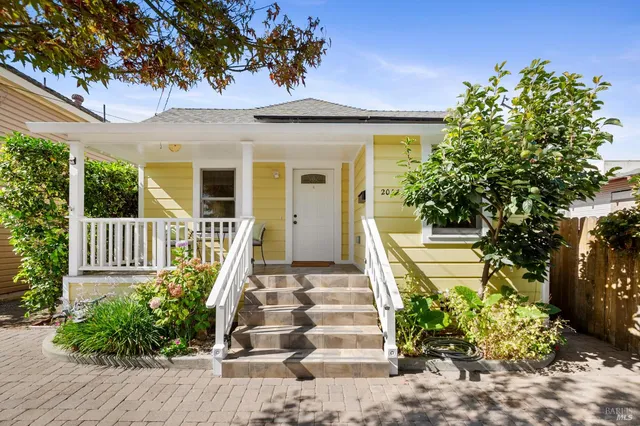 $699,000 | 2065 Yajome Street, Napa, CA 94559