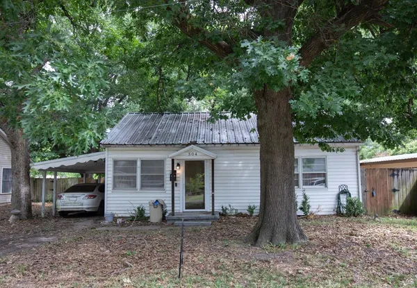 $149,900 | 304 Roberts Avenue, Terrell, TX 75160