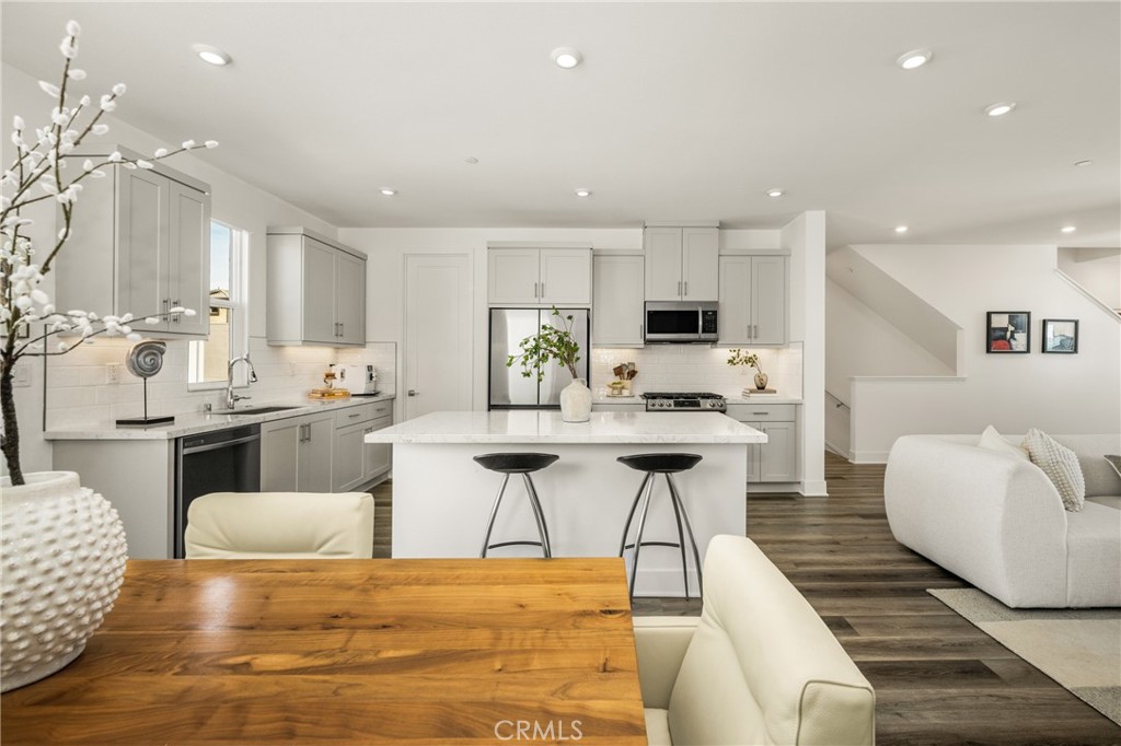 201 Lynx Irvine, CA 92618 - Photo 15 of 54