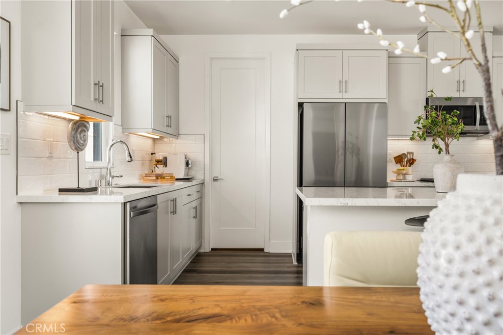 201 Lynx Irvine, CA 92618 - Photo 17 of 54