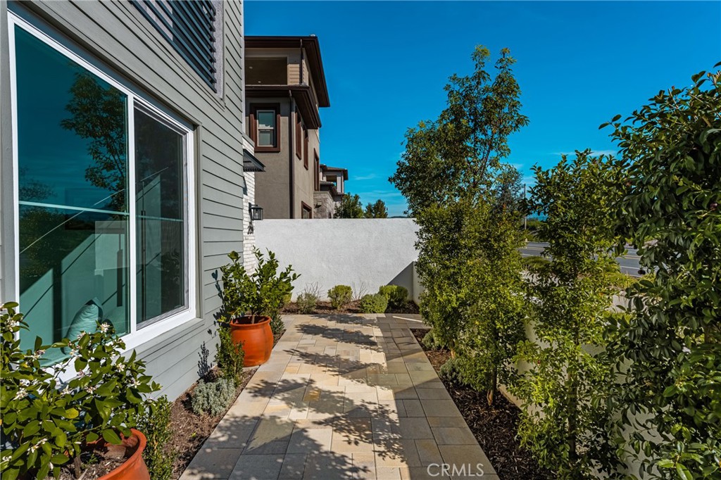 201 Lynx Irvine, CA 92618 - Photo 2 of 54