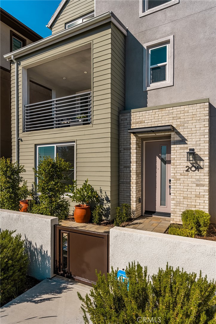 201 Lynx Irvine, CA 92618 - Photo 3 of 54