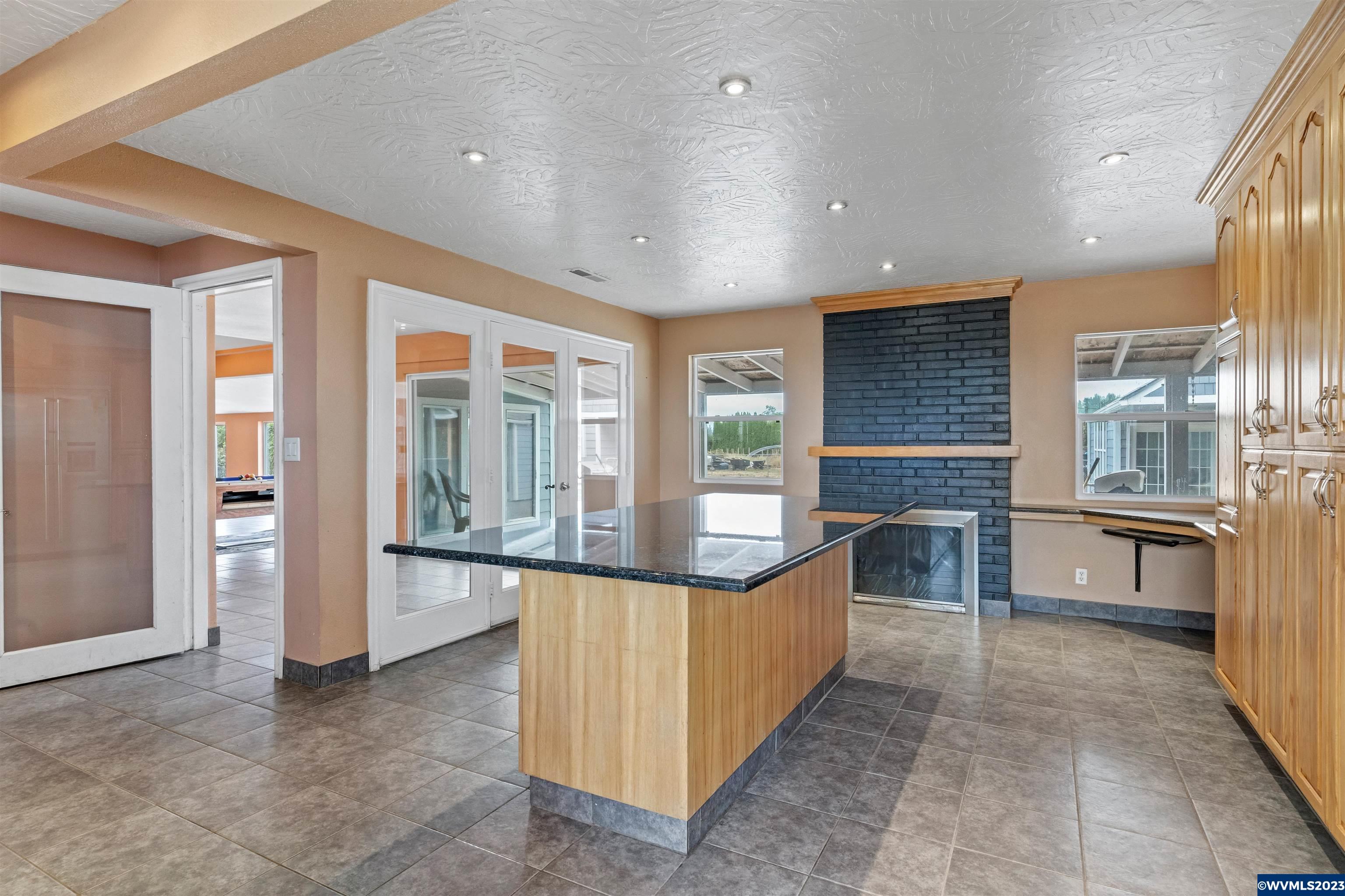 8285 Portland Road Northeast Salem, OR 97305 - Photo 14 of 37 Gallery Image 14