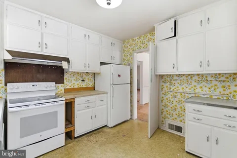 $1,050,000 | 7408 Wyndale Lane, Chevy Chase, MD 20815