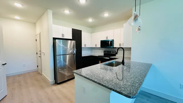 $1,265 | 19100 Woodland Hills Drive, Unit B1, Humble, TX 77338