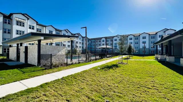 $1,265 | 19100 Woodland Hills Drive, Unit B1, Humble, TX 77338