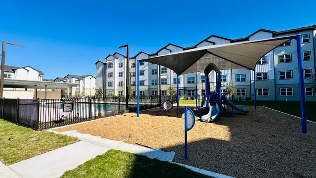 $1,265 | 19100 Woodland Hills Drive, Unit B1, Humble, TX 77338