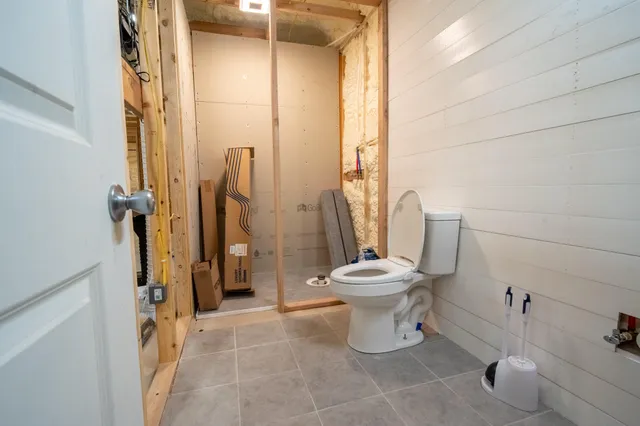 a bathroom with a toilet and a shower