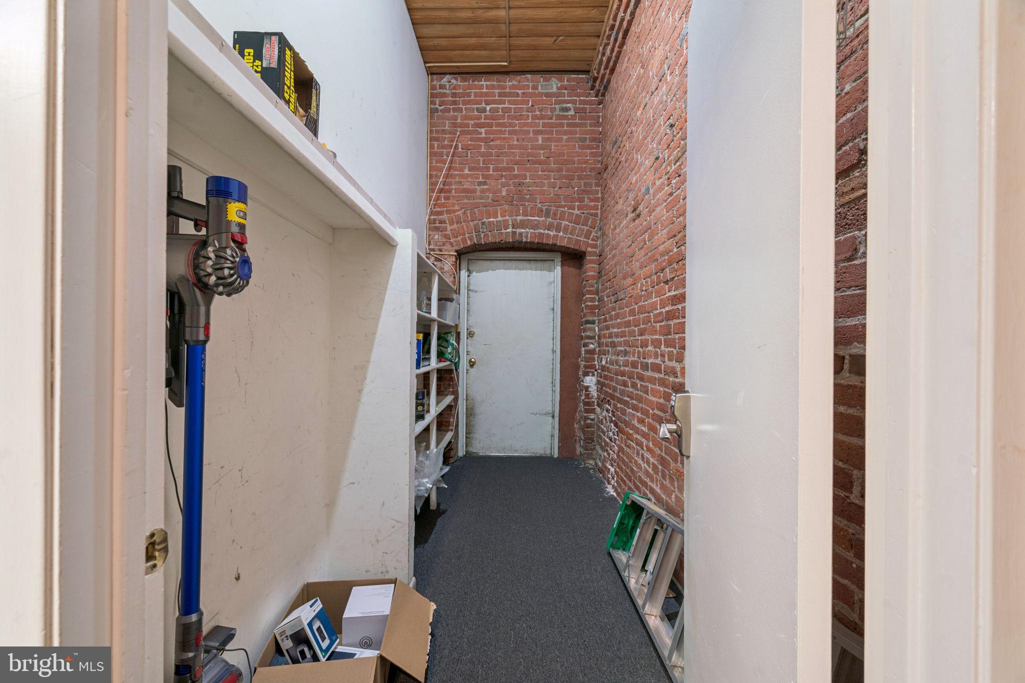115 Cuthbert Street, Unit B Philadelphia, PA 19106 - Photo 23 of 30 a view of entryway