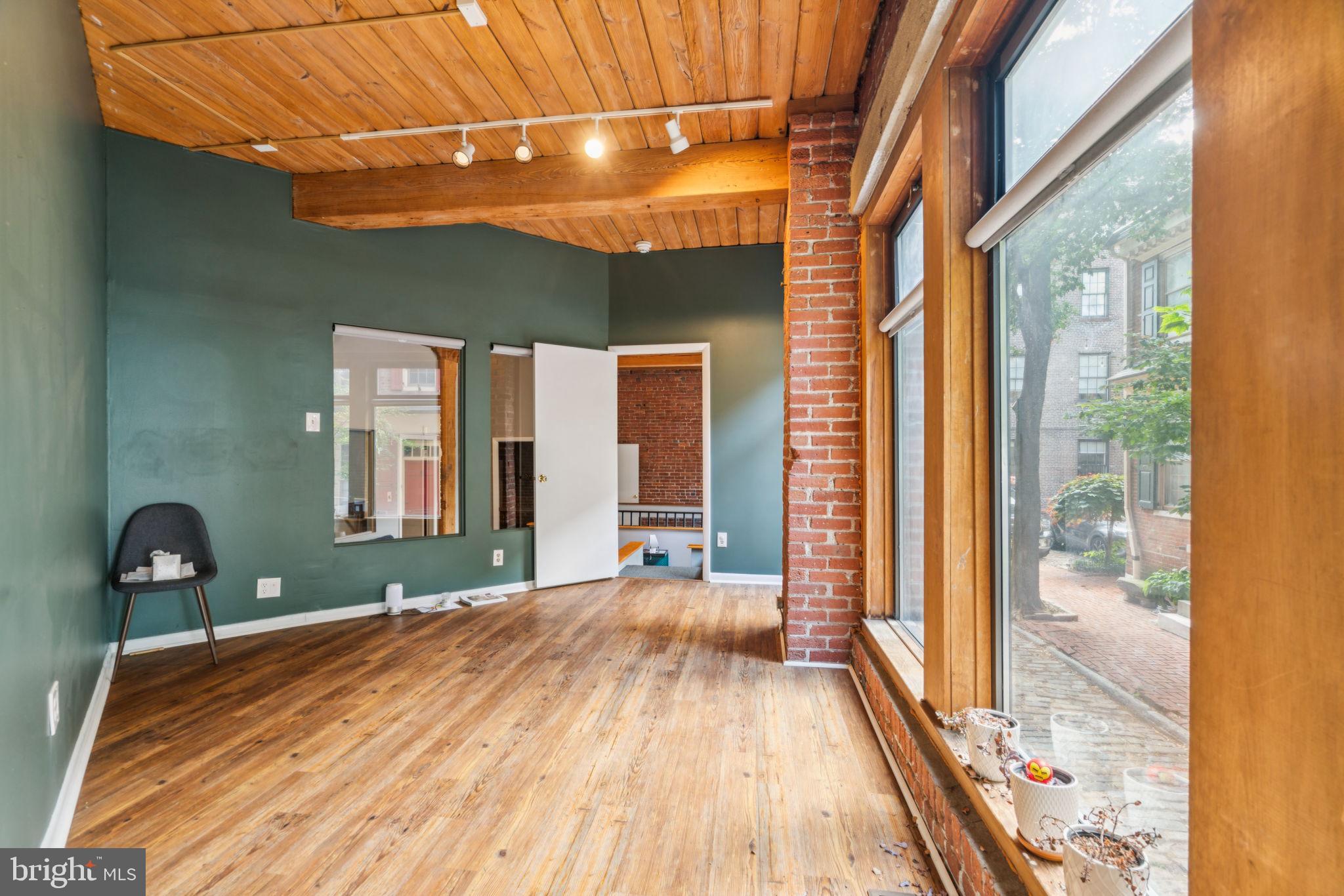 115 Cuthbert Street, Unit B Philadelphia, PA 19106 - Photo 26 of 30 a view of a backyard of a house