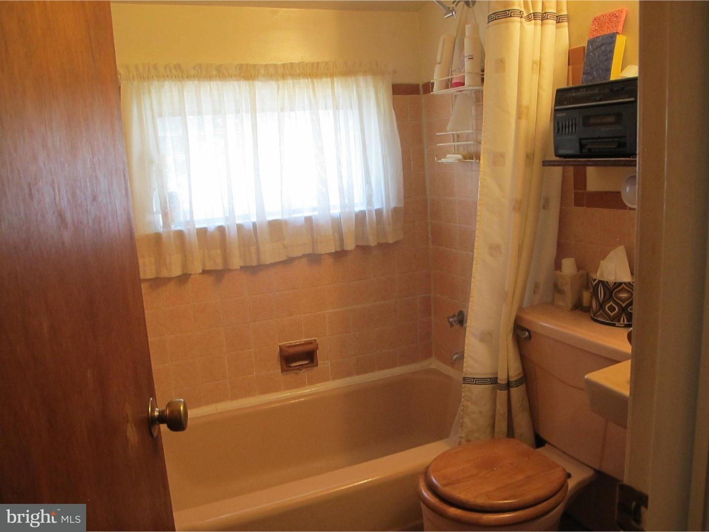 9858 Verree Road Philadelphia, PA 19115 - Photo 13 of 15