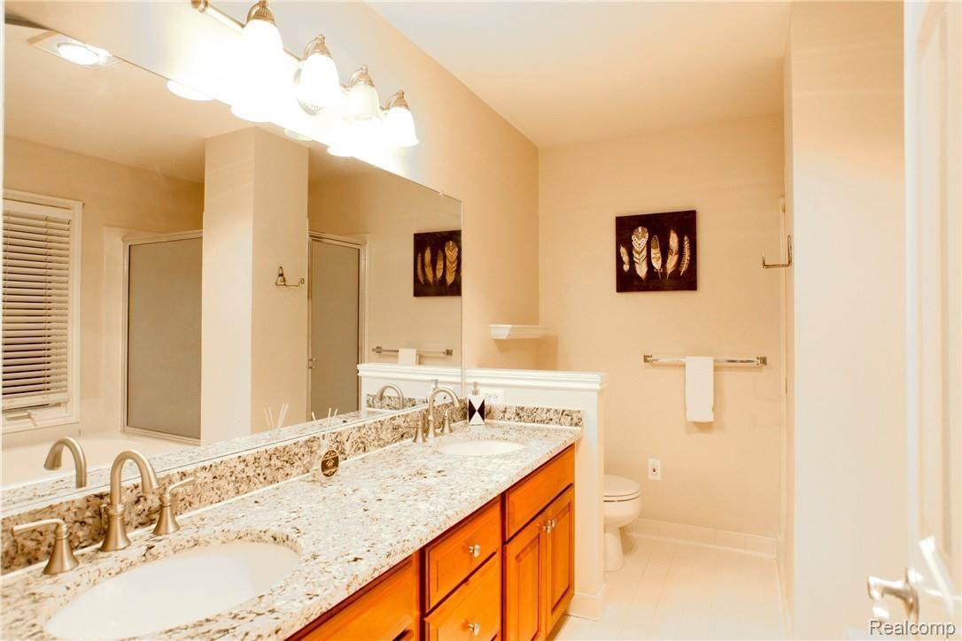 510 Bloomer Ridge Drive Rochester, MI 48307 - Photo 37 of 48 Master En-Suite