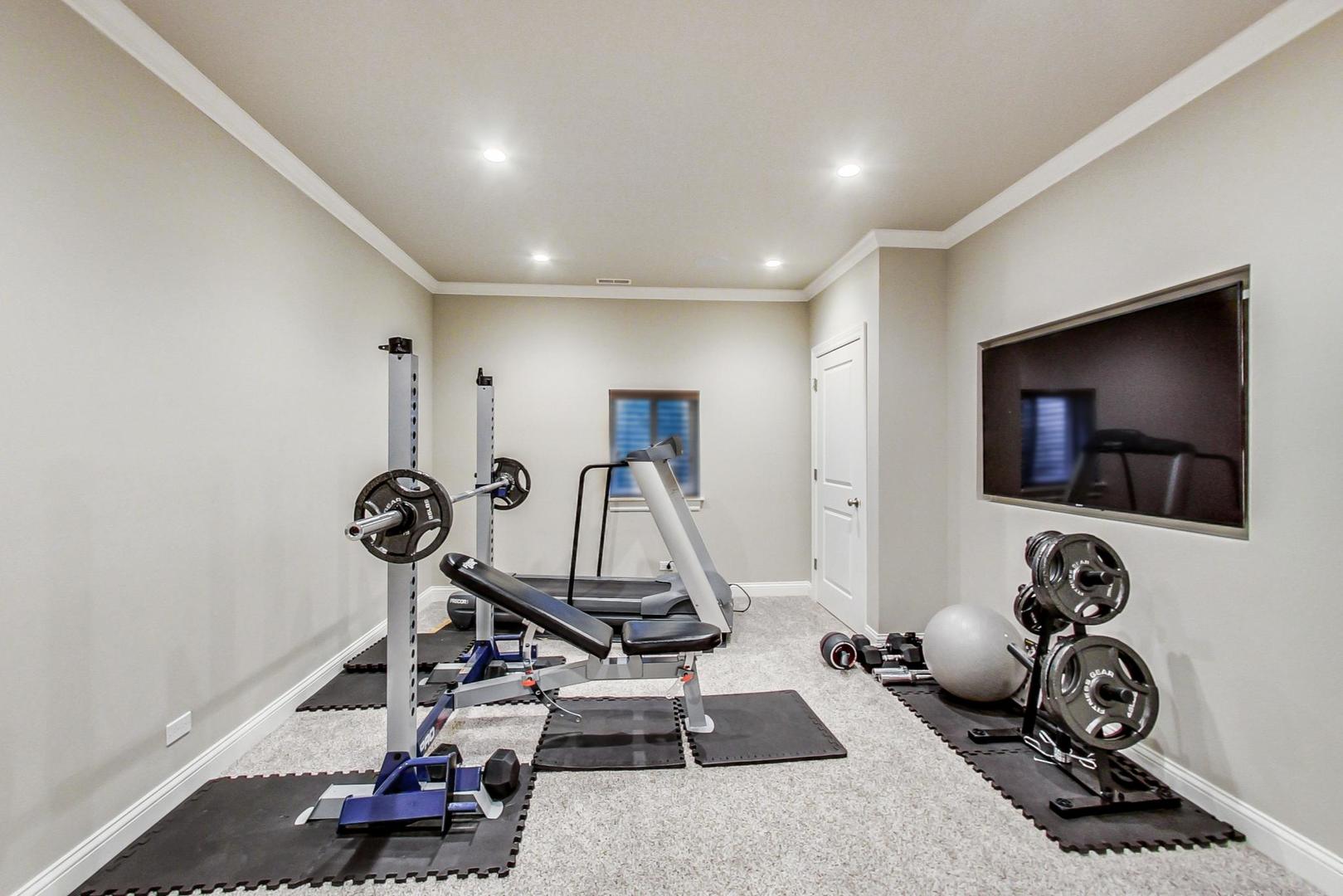 2027 Maple Avenue Northbrook, IL 60062 - Photo 20 of 27 a view of a room with gym equipment