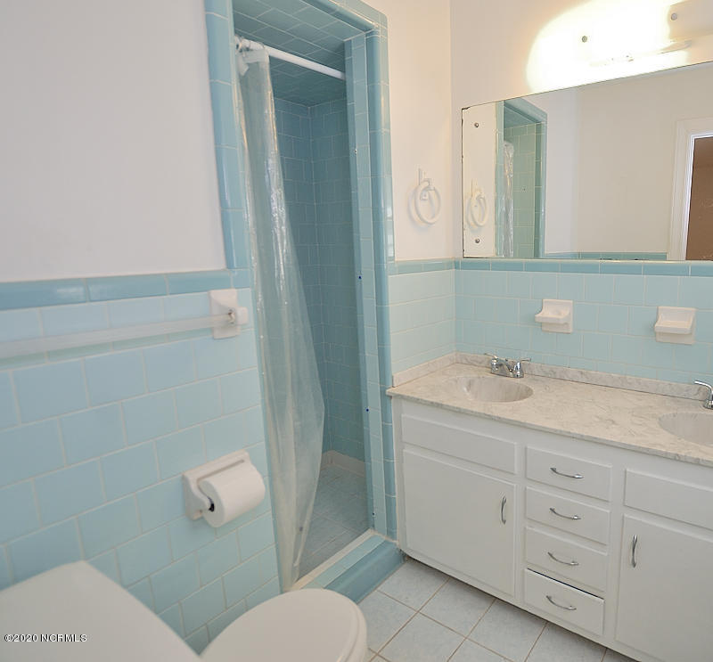 3013 Amherst Road Rocky Mount, NC 27804 - Photo 11 of 14 Master bath - shower -double sinks