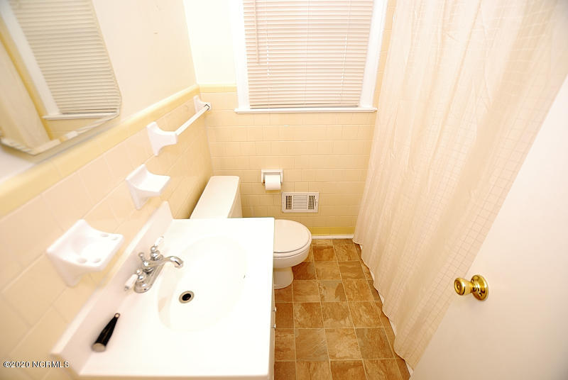 3013 Amherst Road Rocky Mount, NC 27804 - Photo 9 of 14 Hall bath