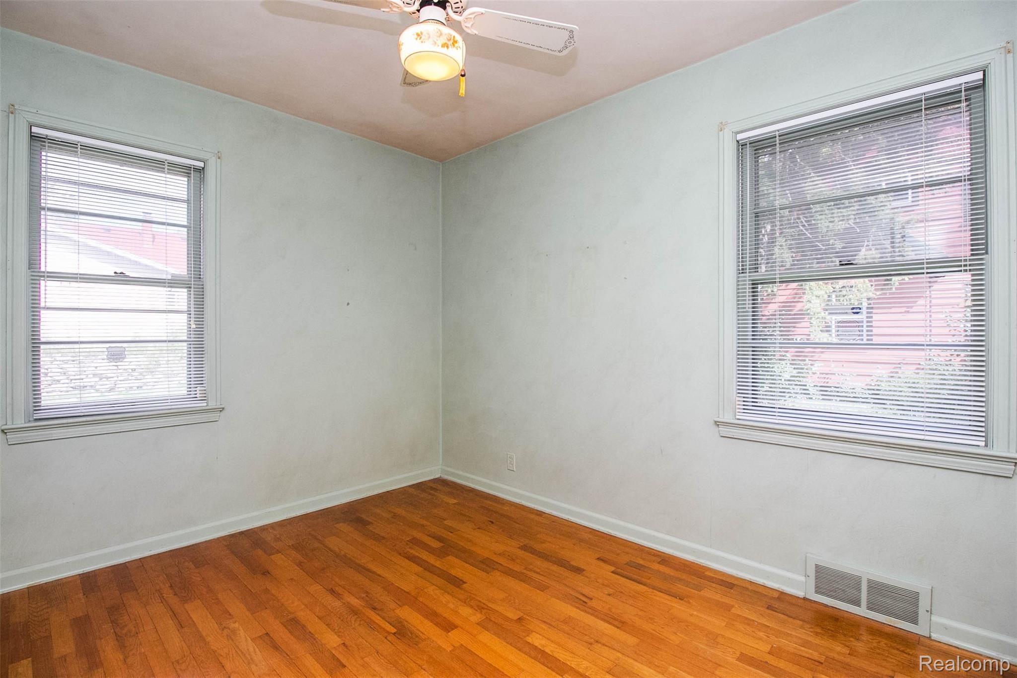 2926 Miller Road Flint, MI 48503 - Photo 16 of 28 16.jpg