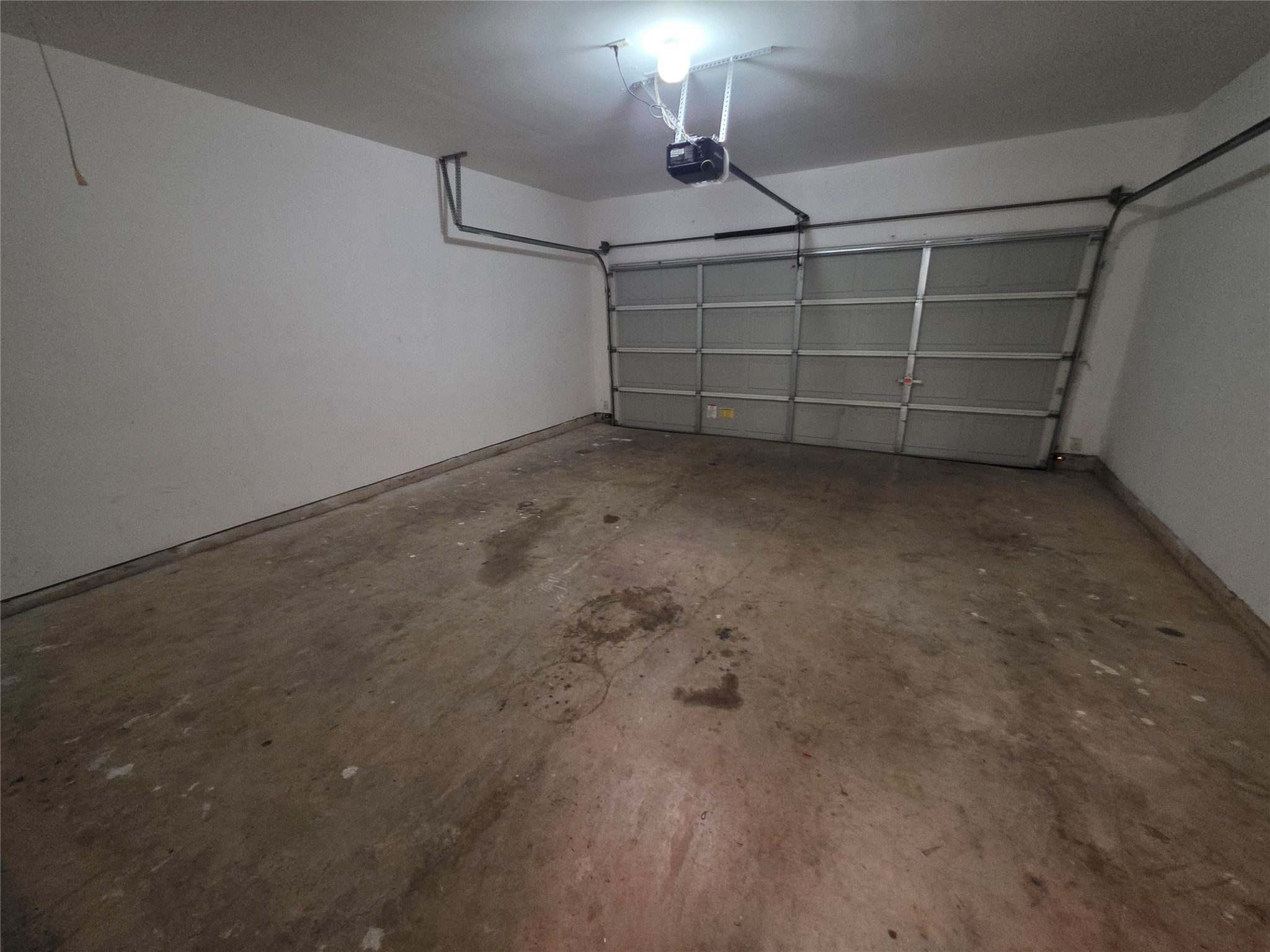 4417 Lendall Lane Austin, TX 78744 - Photo 23 of 23 a view of a garage