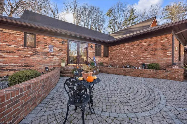 $499,000 | 172 Laurel Mountain Road, North Wilkesboro, NC 28659