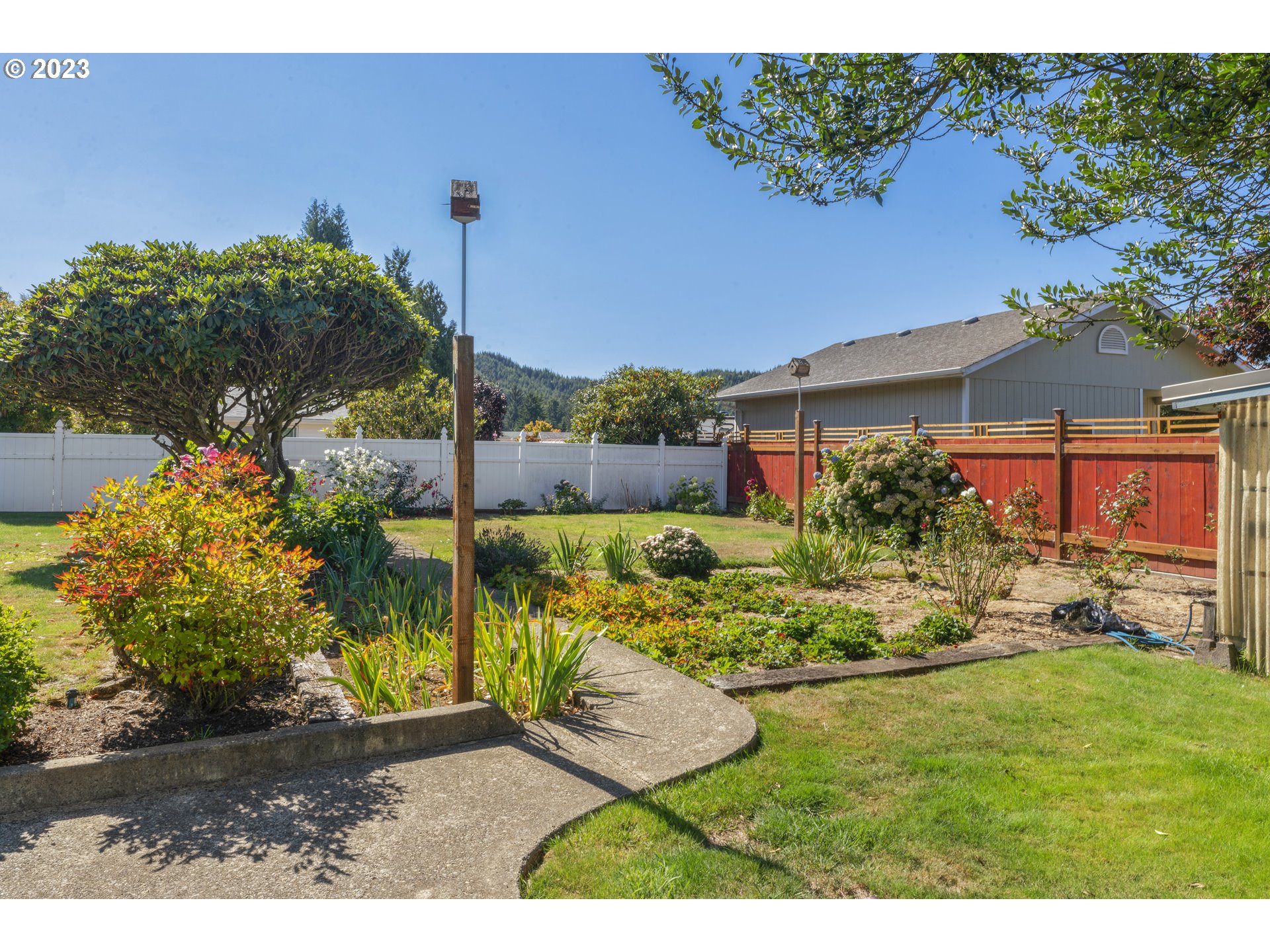 2752 Ridgeway Drive Reedsport, OR 97467 - Photo 6 of 29 Gallery Image 6