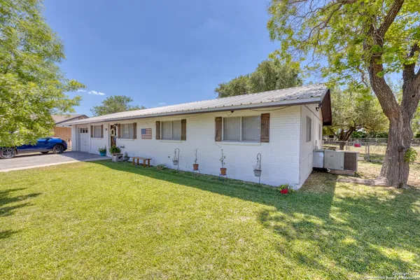 $199,900 | 317 Studer Park, Uvalde, TX 78801