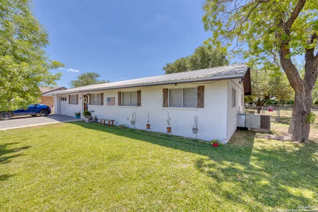 $209,990 | 317 Studer Park, Uvalde, TX 78801