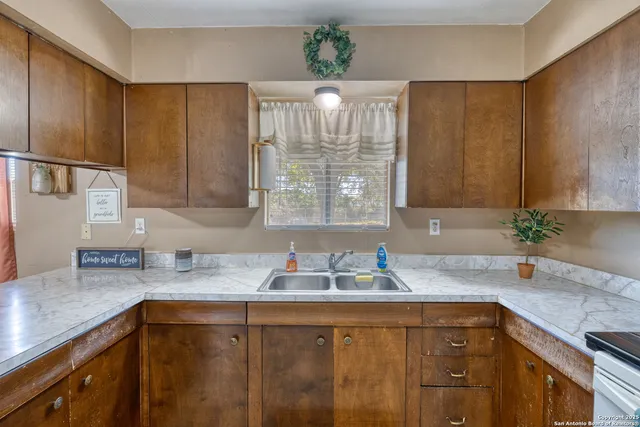 $209,990 | 317 Studer Park, Uvalde, TX 78801