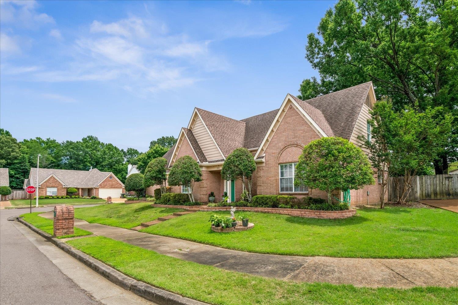 235 Summit View Cove Collierville, TN 38017 - Photo 2 of 32