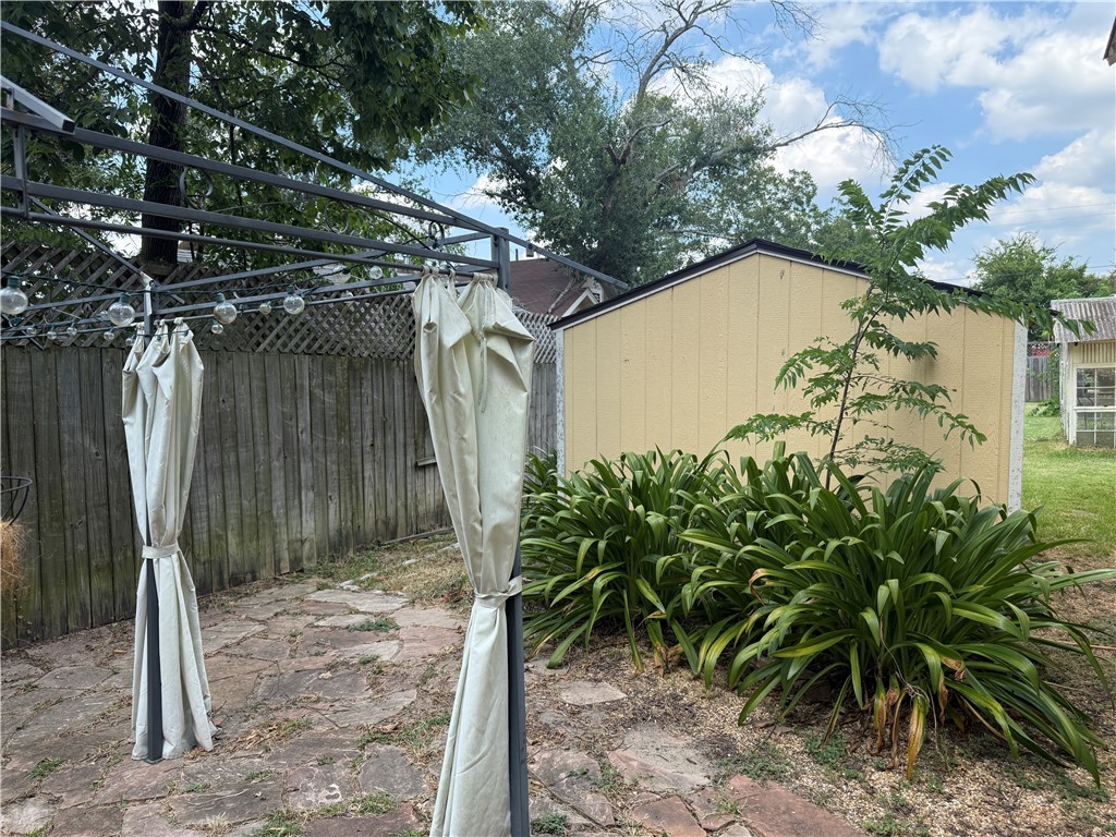 601 East 30th Street, Unit B Bryan, TX 77803 - Photo 14 of 15 a backyard of a house with lots of green space