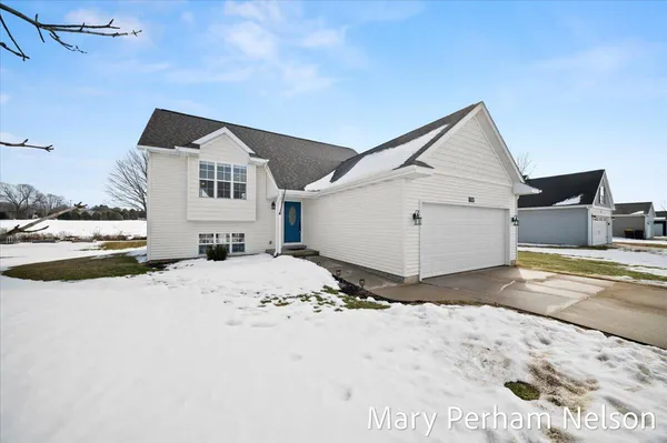 $335,000 | 154 Sweet Meadow Drive, Kent City, MI 49330