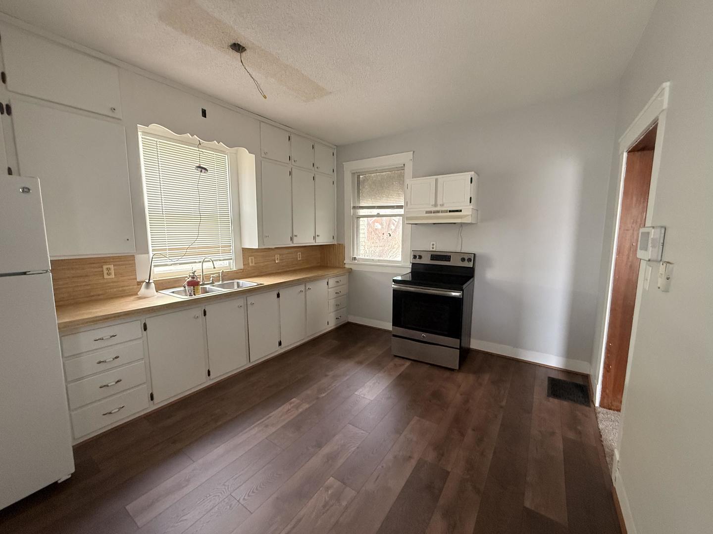 1007 Low Street Bloomington, IL 61701 - Photo 18 of 57