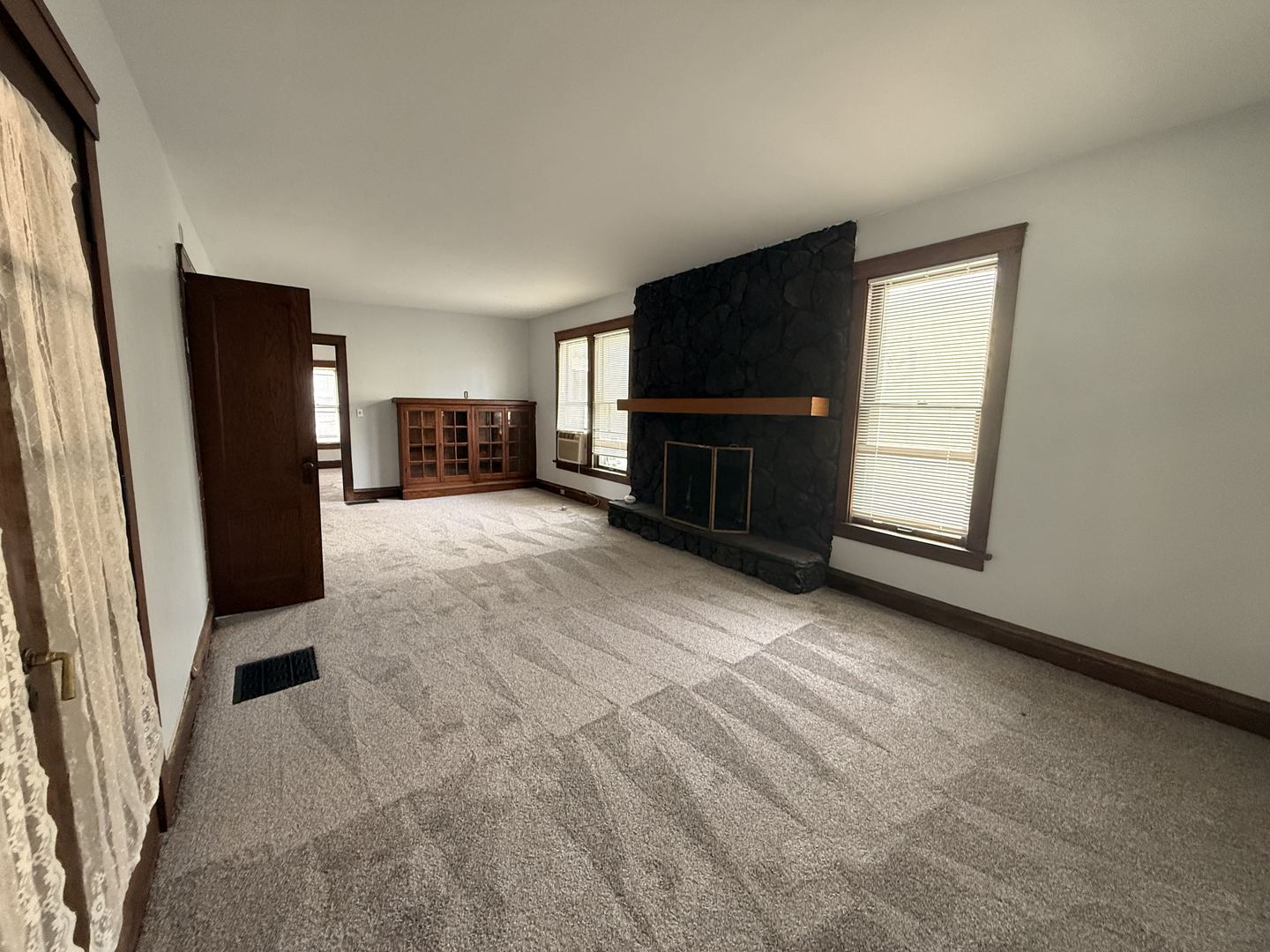 1007 Low Street Bloomington, IL 61701 - Photo 8 of 57