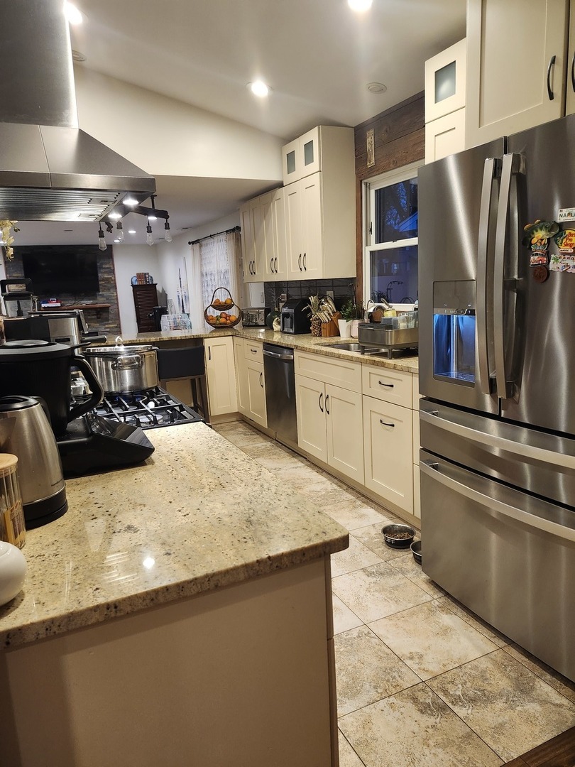 301 Oakbrook Court Bartlett, IL 60103 - Photo 17 of 46