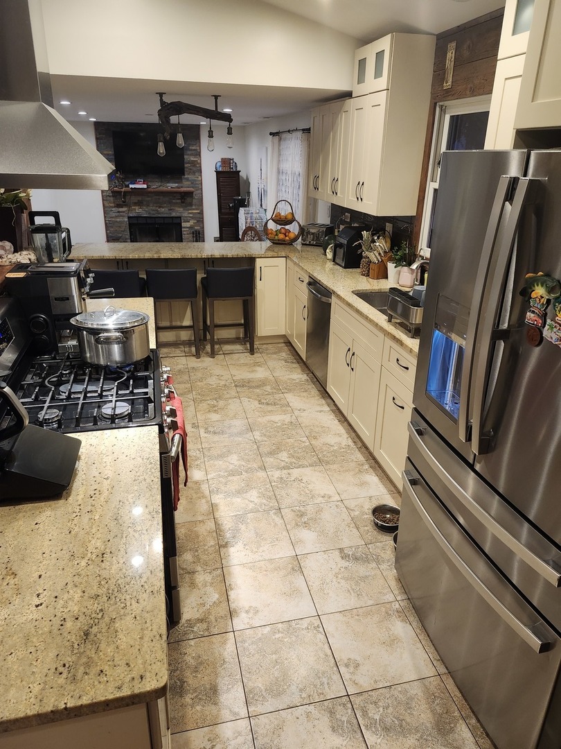 301 Oakbrook Court Bartlett, IL 60103 - Photo 18 of 46