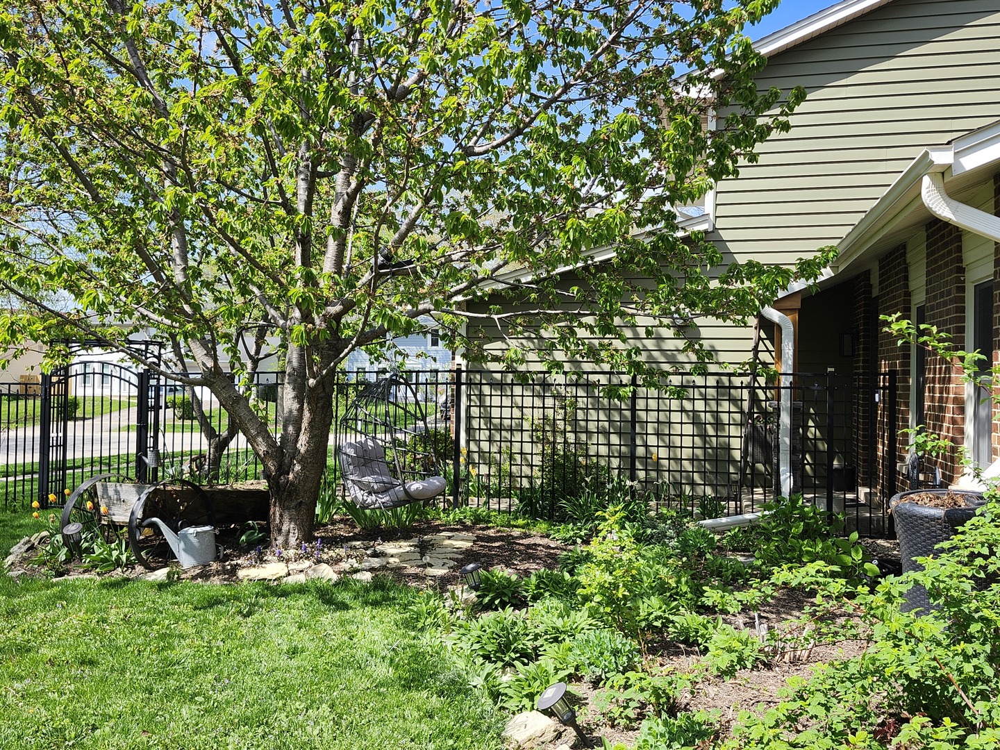 301 Oakbrook Court Bartlett, IL 60103 - Photo 7 of 46