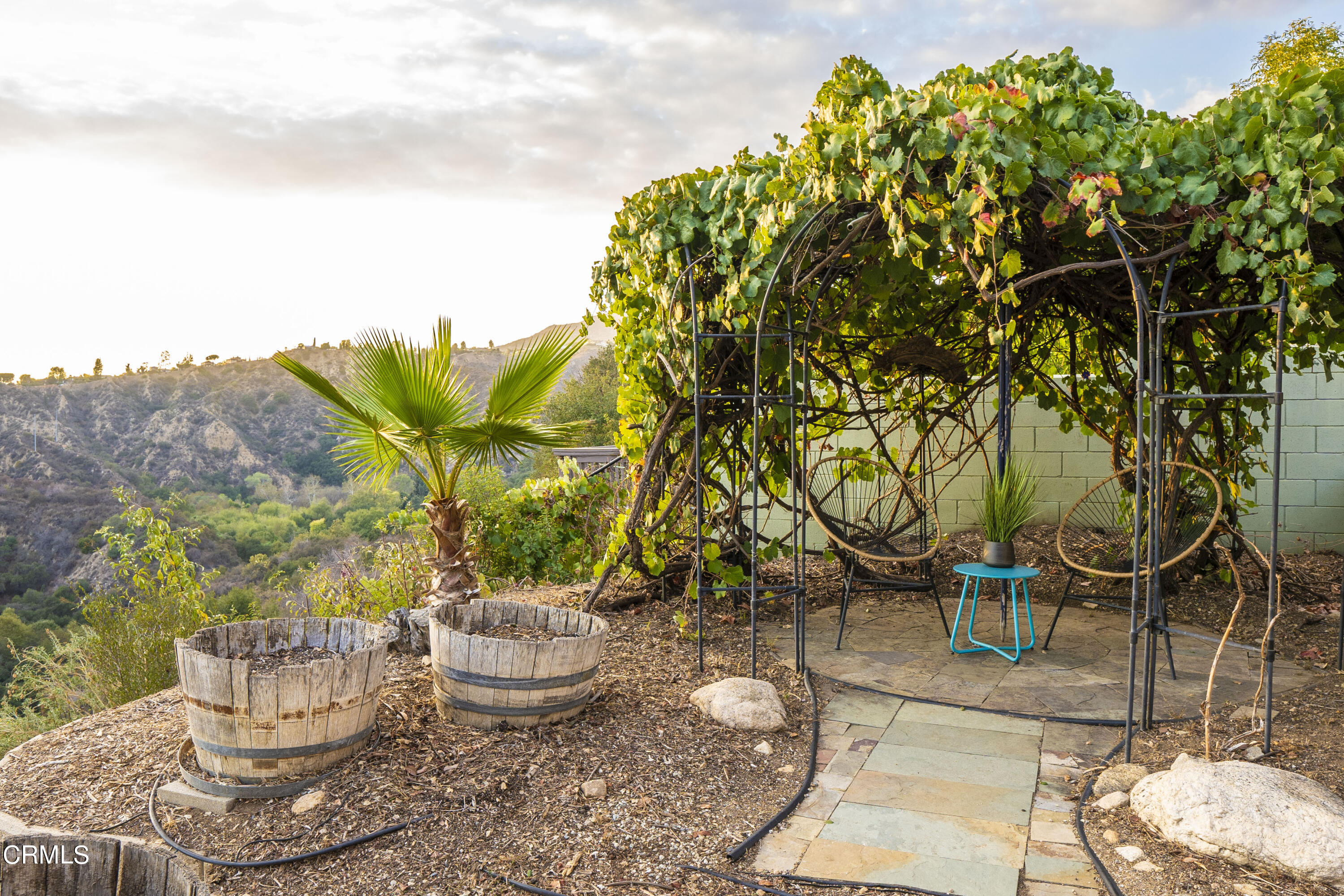 4017 Canyon Dell Drive Altadena, CA 91001 - Photo 18 of 28 a outdoor view with a seating space
