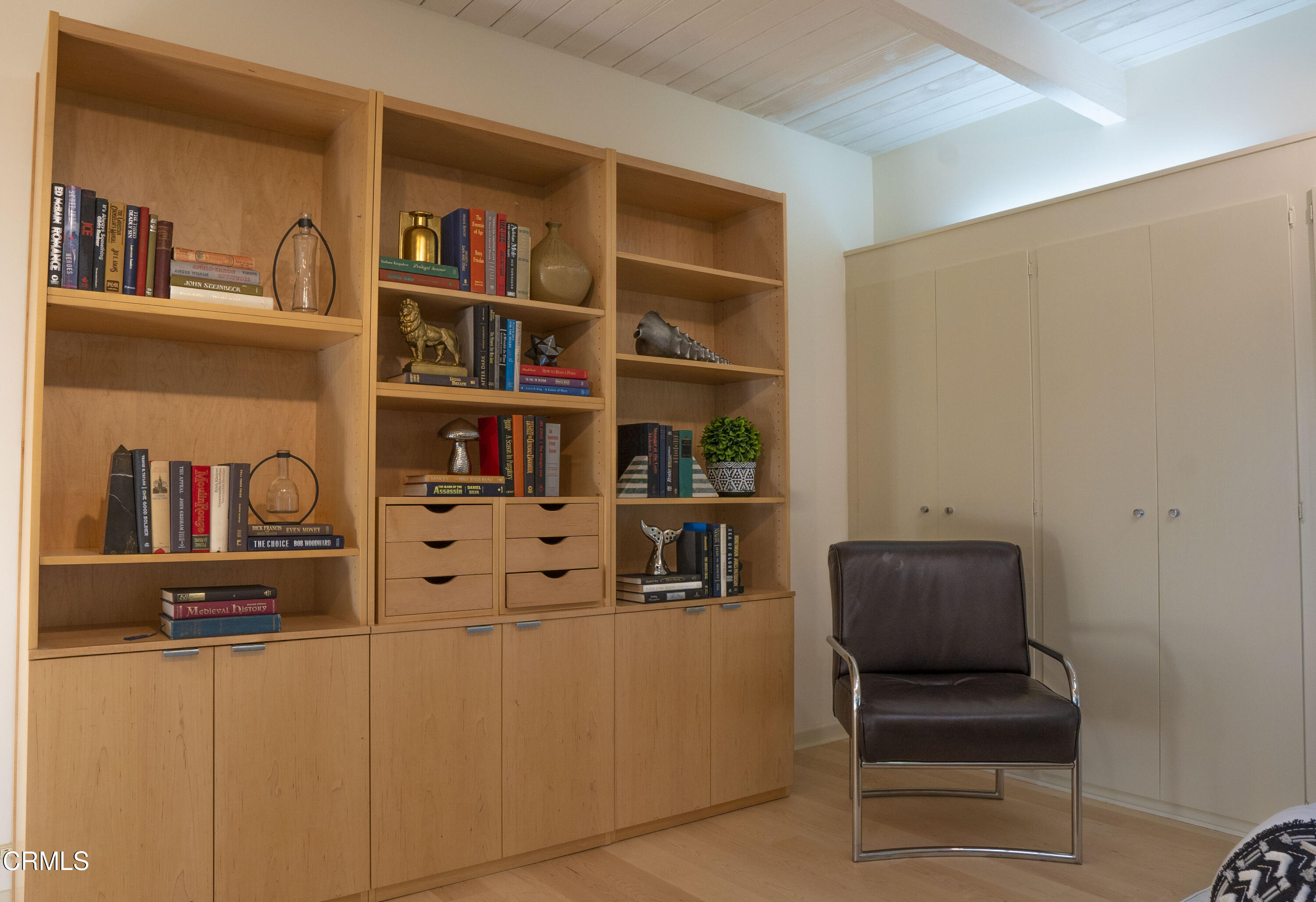 4017 Canyon Dell Drive Altadena, CA 91001 - Photo 7 of 28 a workspace with a bookshelf