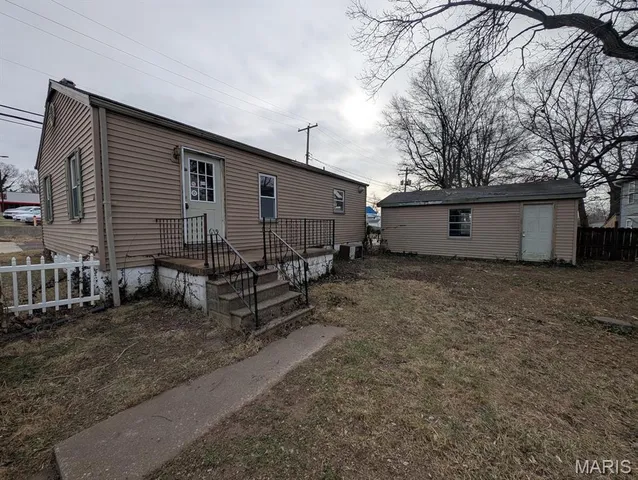 $49,900 | 18 West Garfield Street, Belleville, IL 62220