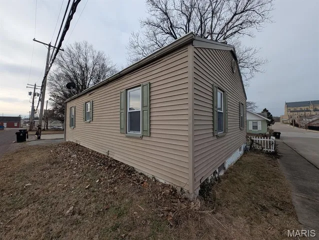 $49,900 | 18 West Garfield Street, Belleville, IL 62220