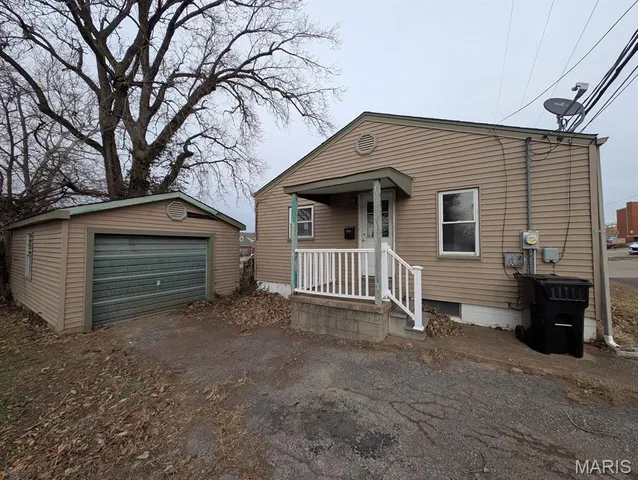 $49,900 | 18 West Garfield Street, Belleville, IL 62220