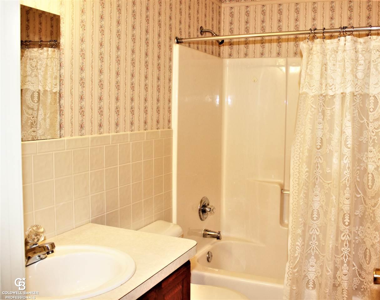 71371 Romeo Plank Road Armada, MI 48005 - Photo 22 of 33 Master Bath