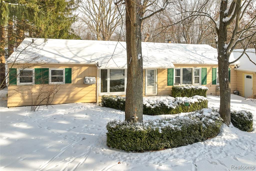 23424 Beech Road Southfield, MI 48033 - Photo 3 of 38 Gallery Image 3