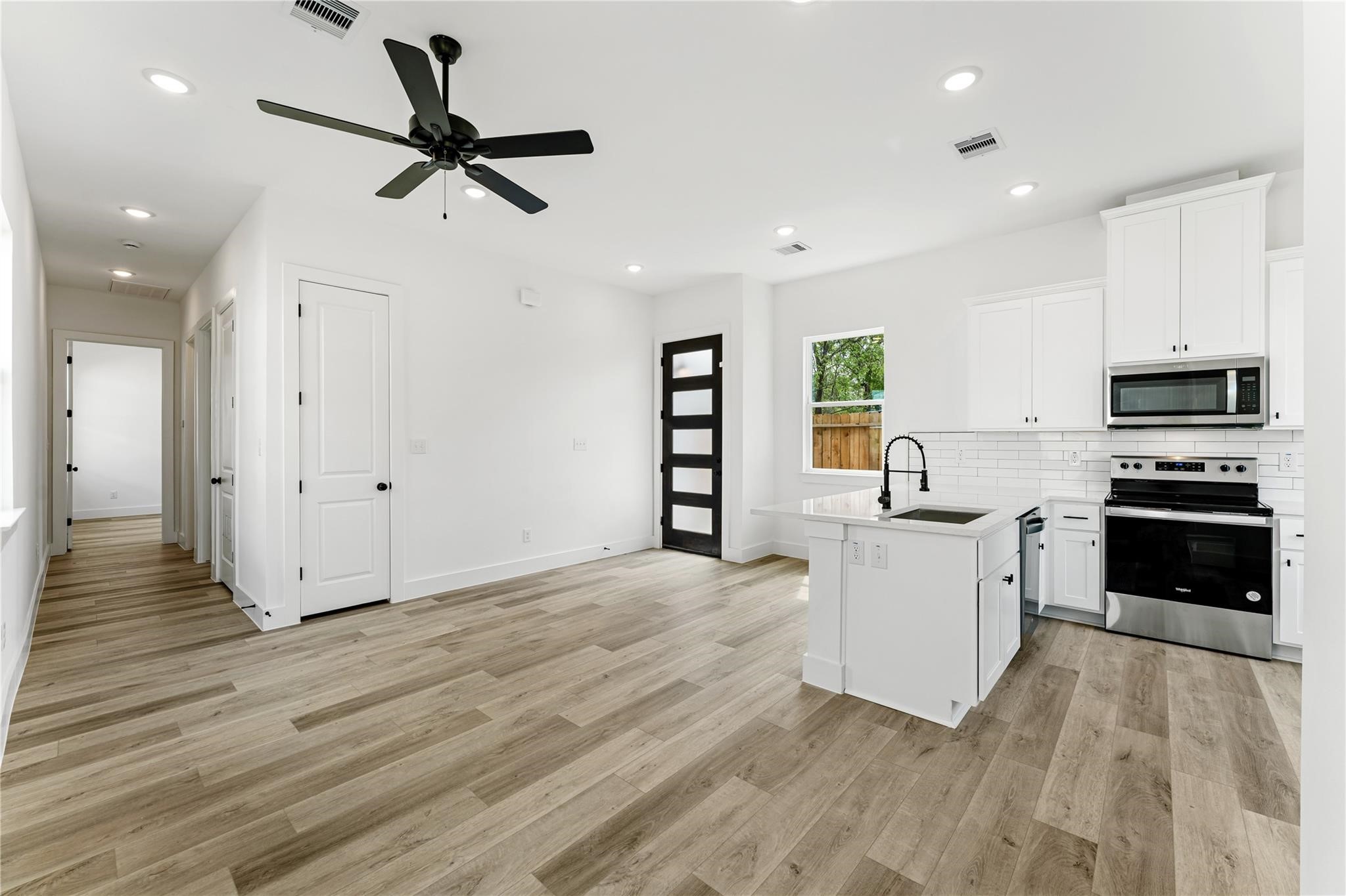 8506 Wileyvale Road, Unit A Houston, TX 77016 - Photo 7 of 25 Modern aesthetic