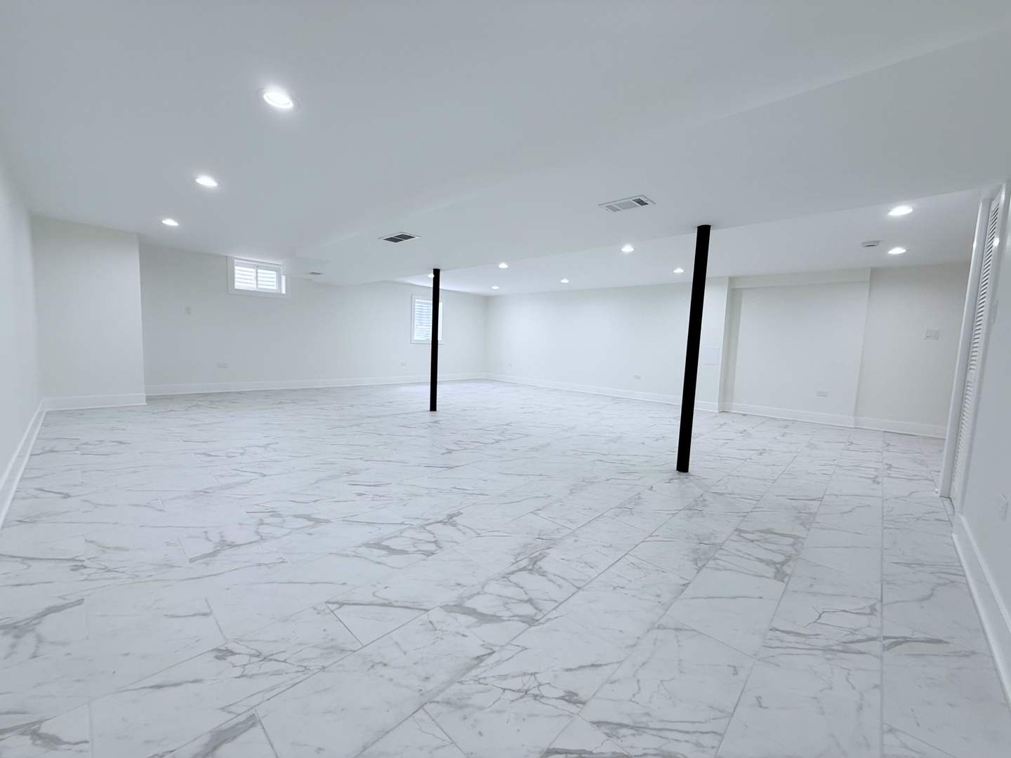 1581 Groton Lane Wheaton, IL 60189 - Photo 13 of 15 a view of an empty room